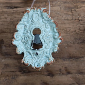 Meubelknop met sleutelgat, groen - vintage ladeknop, shabby chic, 5 x 4 cm