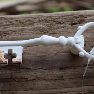 Vintage Möbelknauf Schlüssel - Shabby Chic Schubladengriff Weiß