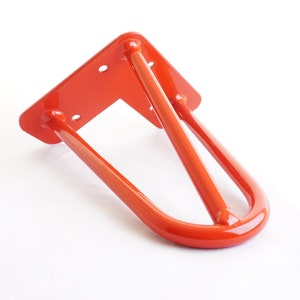 Red Hairpin Leg