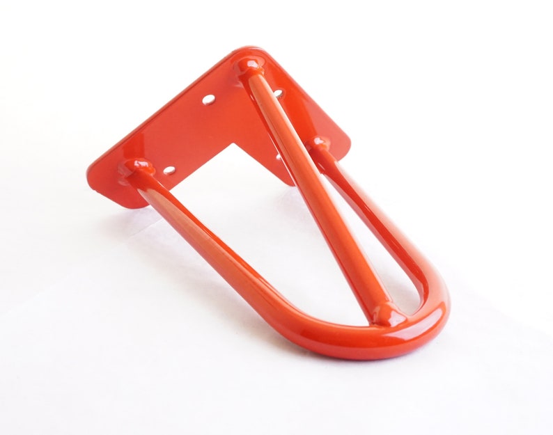 Red Hairpin Leg