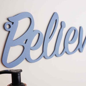 Believe Wandschild Metall - Inspirierende Wandkunst - Drehbuch-Dekor - Schlafzimmer-Wanddekoration - Wohnzimmer-Dekor - Motivationszitat-Schild - Ho