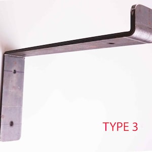 K&ouml;nnte beinhalten: Ein Metall-Regalhalter mit einem 90-Grad-Winkel und einer abgerundeten Kante. Der Halter ist aus Stahl und hat eine dunkelgraue Oberfl&auml;che. Der Text "TYPE 3" ist im Bild sichtbar.