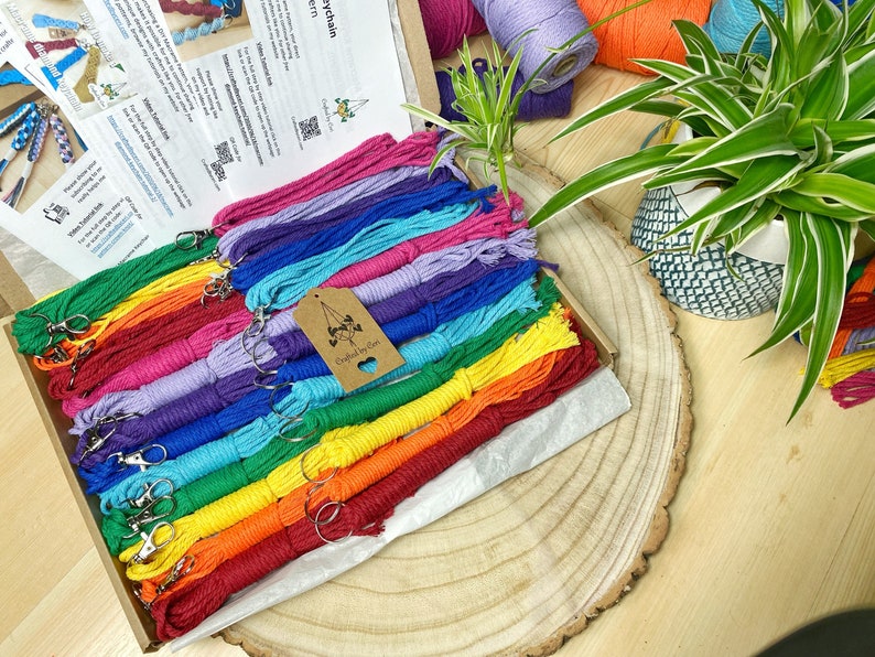 Big Macrame DIY Kit 27 keychains and 3 different patterns Rainbow