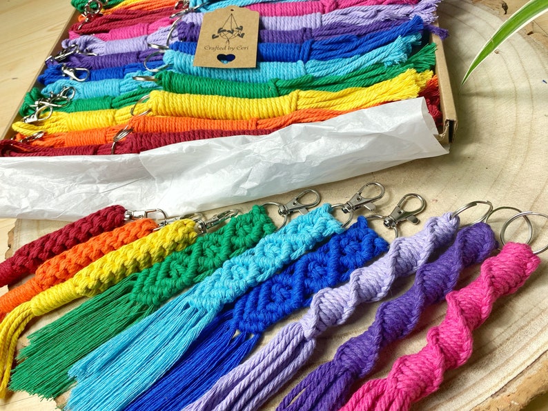 Big Macrame DIY Kit 27 keychains and 3 different patterns Personalised colours