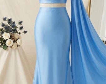 Asymmetrische hemelsblauwe tweedelige formele set – lijfje met één schouder, vloeiende armcape en aansluitende rok