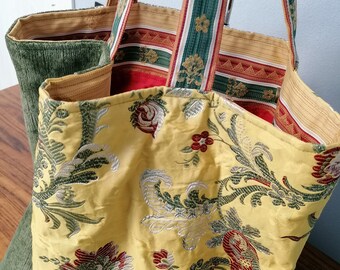 Borsa fatta a mano con pregiati tessuti da tappezzeria di velluto, jacquard e raso ricamato, Borsa patchwork di stoffa con manici.