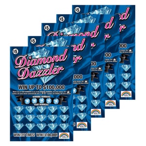Pu&ograve; includere: Quattro biglietti della lotteria blu e rosa con un design a forma di diamante. I biglietti sono per il gioco "Diamond Dazzler" e offrono la possibilit&agrave; di vincere fino a 100.000 &euro;. Ogni biglietto ha un set di numeri da abbinare e un messaggio "VINCERE 15 VOLTE! VINCERE 100.000 &euro;!"