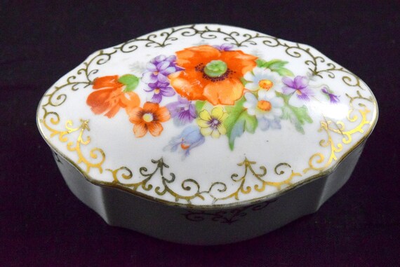 Beautiful  Antique Porclain Box - Old Decorative … - image 2