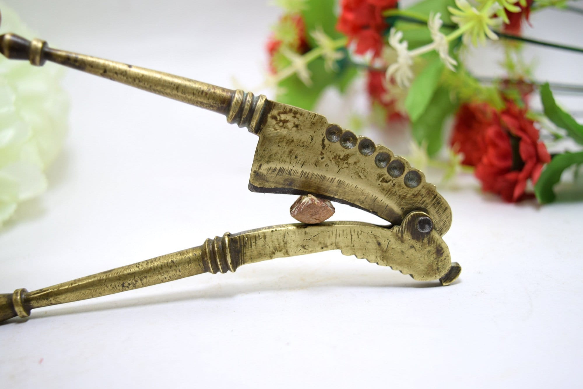 Vintage Indian Collectible Brass Betel Nut Cutter Old Designed Tool  Decorative Indian Brass Areca Nut Cutter Wedding Gift. I12-149 