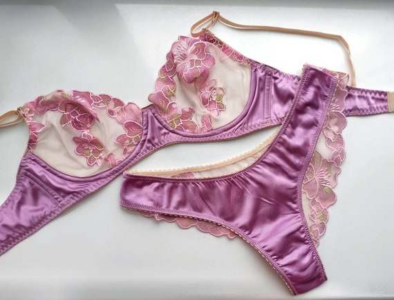 Set of satin lace with lining (bra + panties), pink, red petals