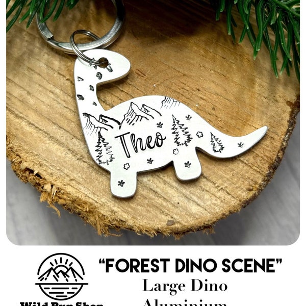 Dino Forest Scene • plaque d'identité personnalisée, dinosaure personnalisé, plaque d'identification de chien, plaque d'identification de chien, porte-clés forêt de montagne d'arbre