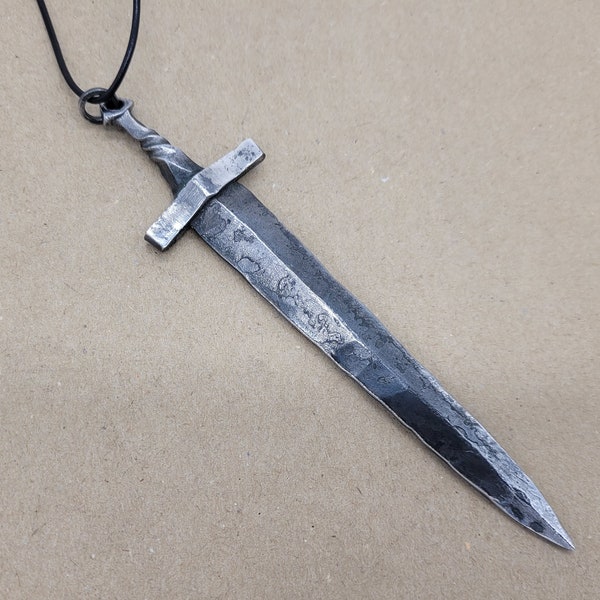 Pendentif épée Viking, Forgé à la main, Épée médiévale Pendentif en acier inoxydable, Accessoires de ceinture, Collier, Quatre tailles au choix