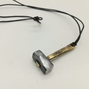 Ciondolo con martello di Thor vichingo Mjolnir/norreno/pagano/collana/ferro forgiato-ottone fatto a mano