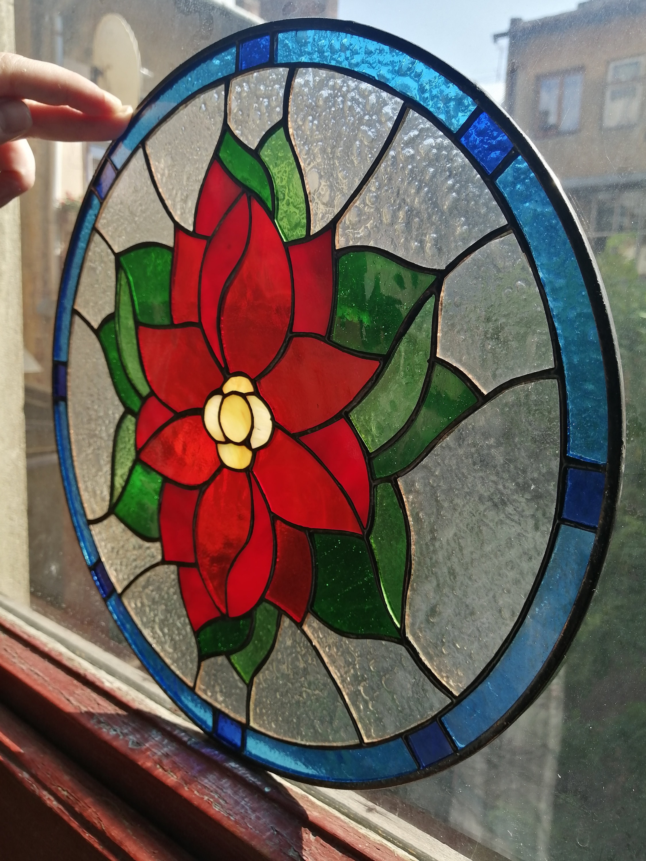 ポインセチアの花のクリスマスステンドグラスの窓吊り下げパネルサン