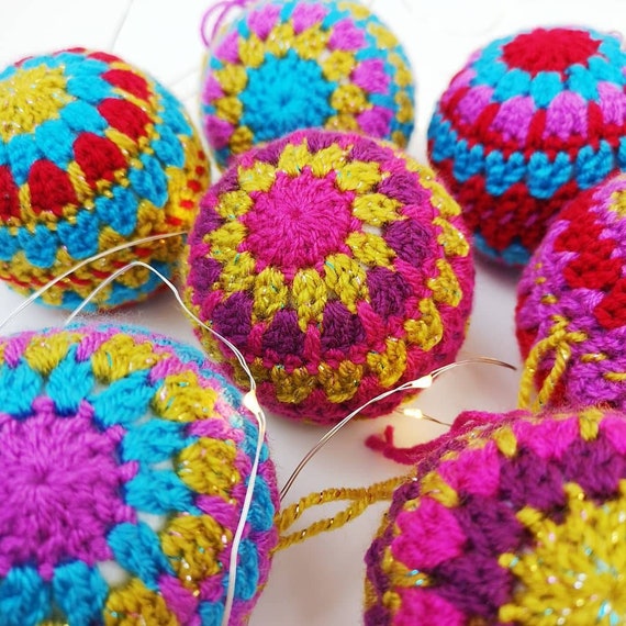 Crochet Bauble and Chain Garland Pattern (PDF download Written in English with UK crochet terms)