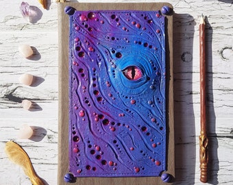 Grimoire Bleu, fait main pour les amateurs de créatures fantastiques et de sorcellerie, modèle unique