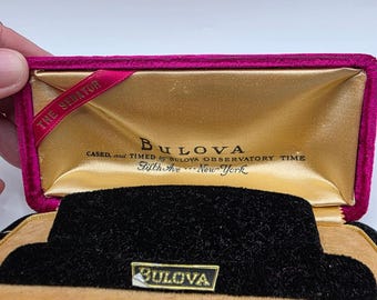 Vintage Bulova The Senator Uhrenbox, magentafarbener Samt, goldfarbener Satin, Fifth Avenue, New York