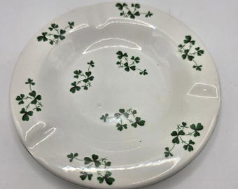 Carrigaline Pottery Ireland Ceramiczna popielniczka Shamrock Vintage White Green Clover
