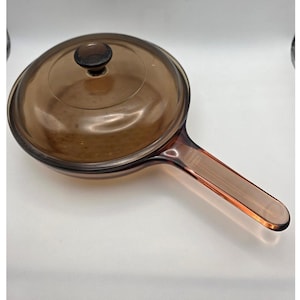 Sartén Vintage Vision Corning Ware de 10" con tapa de fondo tipo gofre, color ámbar.