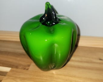 Vintage Hand Blown Art Glass Green Bell Pepper Figurine Decorative Paperweight