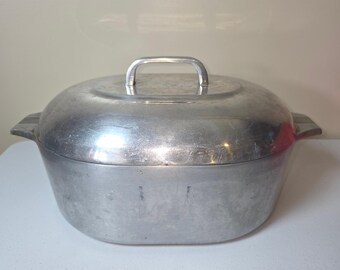 Wagner Ware Magnalite 4265-P Oval Roaster Dutch Oven with Lid and Trivet 8 Qt