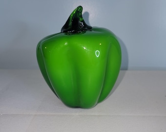 Hand Blown Art Glass Green Bell Pepper Figurine Vegetable Paperweight Decor