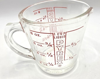 Vintage Pyrex 1 Cup Liquid Measuring Cup Red Lettering Clear Glass 8 oz D-Handle
