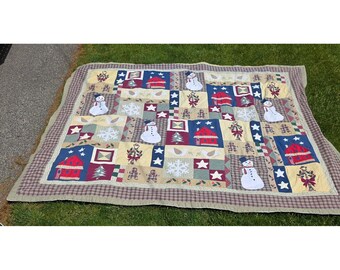 Edredón navideño vintage de retazos con muñeco de nieve, pan de jengibre y granero rojo de invierno, 78x90