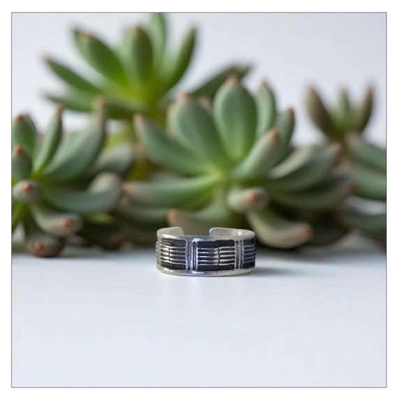 幾何学模様のファインシルバーリング / 調節可能 - Etsy 日本