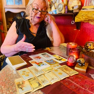 Tarot Kartenlegung Psychische Legung Eine Frage Voraussagen, Vergangenheit, Gegenwart, Zukunft Liebe lesen Geld lesen von Psychic Sue