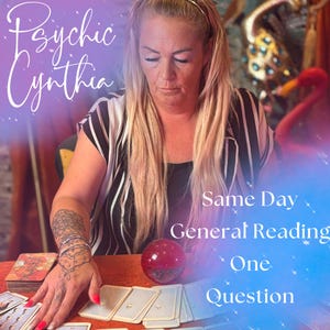 Può includere: Immagine con il testo "Psychic Cynthia" in corsivo. L'immagine include anche il testo "Same Day, General Reading, One Question". Una donna con lunghi capelli biondi è seduta a un tavolo con carte dei tarocchi e una sfera di cristallo.