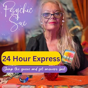 Peut inclure: Image d'une femme blonde portant des lunettes, avec le texte "Psychic Sue" en écriture manuscrite. Une bannière jaune indique "24 Hour Express" avec le slogan "Jump the queue and get answers fast." Une carte de tarot avec un arbre coloré est visible.