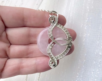 Rose quartz donut pendant in silver-plated copper. Unique gift. Wire wrapped jewelry. Gift for her. Birthday gift.