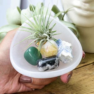 Selenite Charging Bowl for Crystal Cleansing, Altar Offering, Trinket Storage, Smudge Rituals, Gemstone Display, Decorative Crystal Holder