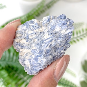 Blue Kyanite Crystals : The Stones of Communication, Alignment, and Clarity