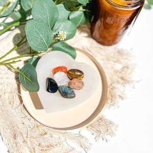 Radiant Leo Zodiac Crystal Set with Heart-Shaped Selenite Bowl - Clear Quartz, Sunstone, Tigers Eye, Labradorite, Carnelian, Black Onyx