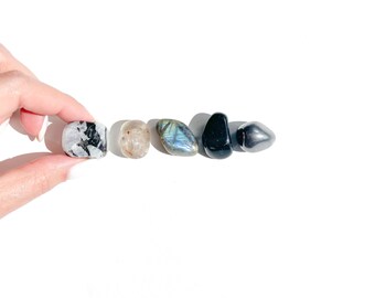 Scorpio Zodiac Crystal Set: Moonstone, Onyx, Quartz, Hematite, Labradorite