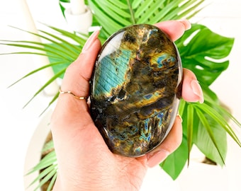 Natural Labradorite Palm Stone: Healing Crystal, Intuition & Protection