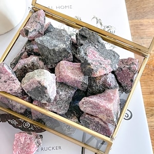 Raw Rhodonite Crystals:Embrace the Power of Healing