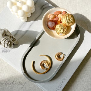Handmade Oval Concrete Vanity Tray: Modern Home Decor