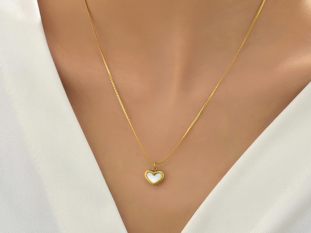 Mother of Pearl Heart Pendant Necklace – 18K Gold Plated