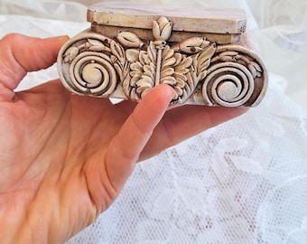 Concrete Capital Pedestal Paperweight – Classical Architectural Decor, Handmade Mini Column Base