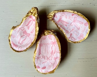 Oyster Shell Decor- Handmade Ring Dish, Bridesmaid Gifts, Engagement Ring Holder, Wedding Gift, Unique Gift, Shell Art, Valentine Bow Pink