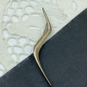 Modernist Abstract Flowy Pin Brooch