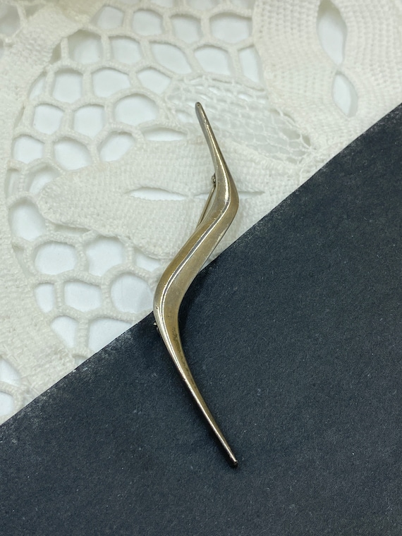 Modernist Abstract Flowy Pin Brooch