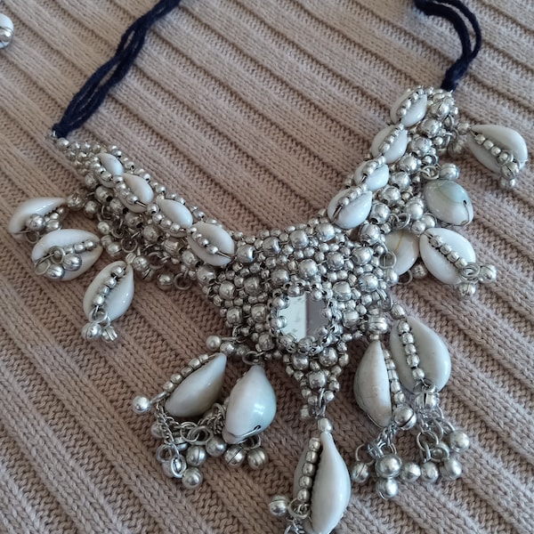 Vintage Cowrie Shell Bibb necklace and earring set