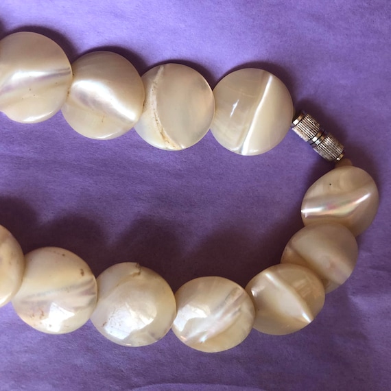 1980s Vintage Mother of Pearl Polished Shell Neck… - image 3