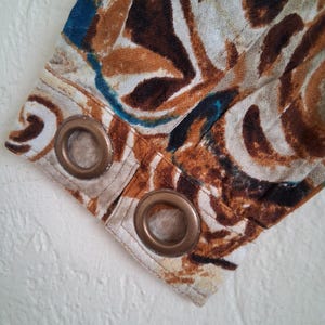 Erdfarbene Jacke mit abstraktem Print von Parsly & Sage Bild 7