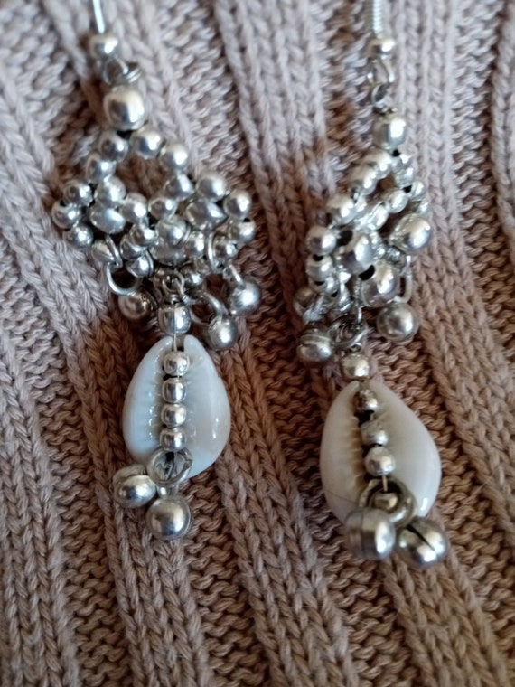Vintage Cowrie Shell Bibb necklace and earring set - image 8