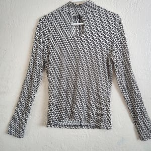 Y2K Mod geometric print stretch black and off white blouse by Entire Classiques